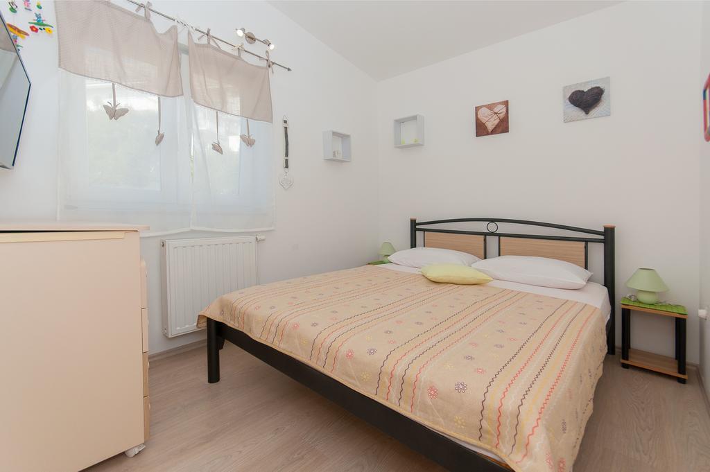 Apartment Lelas Омиш Экстерьер фото