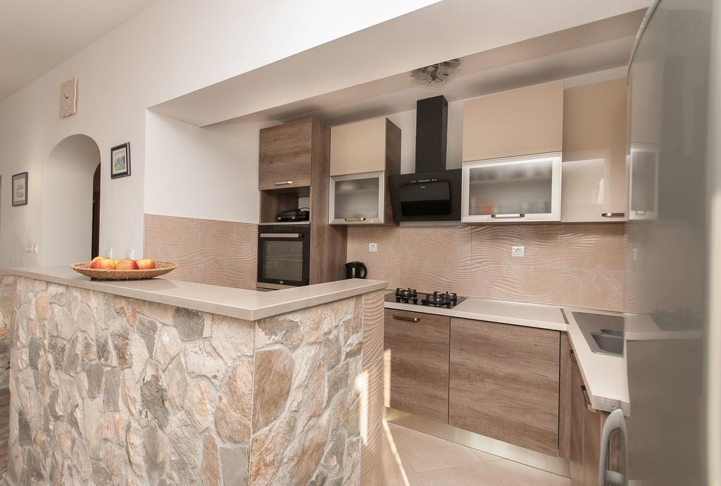 Apartment Lelas Омиш Экстерьер фото