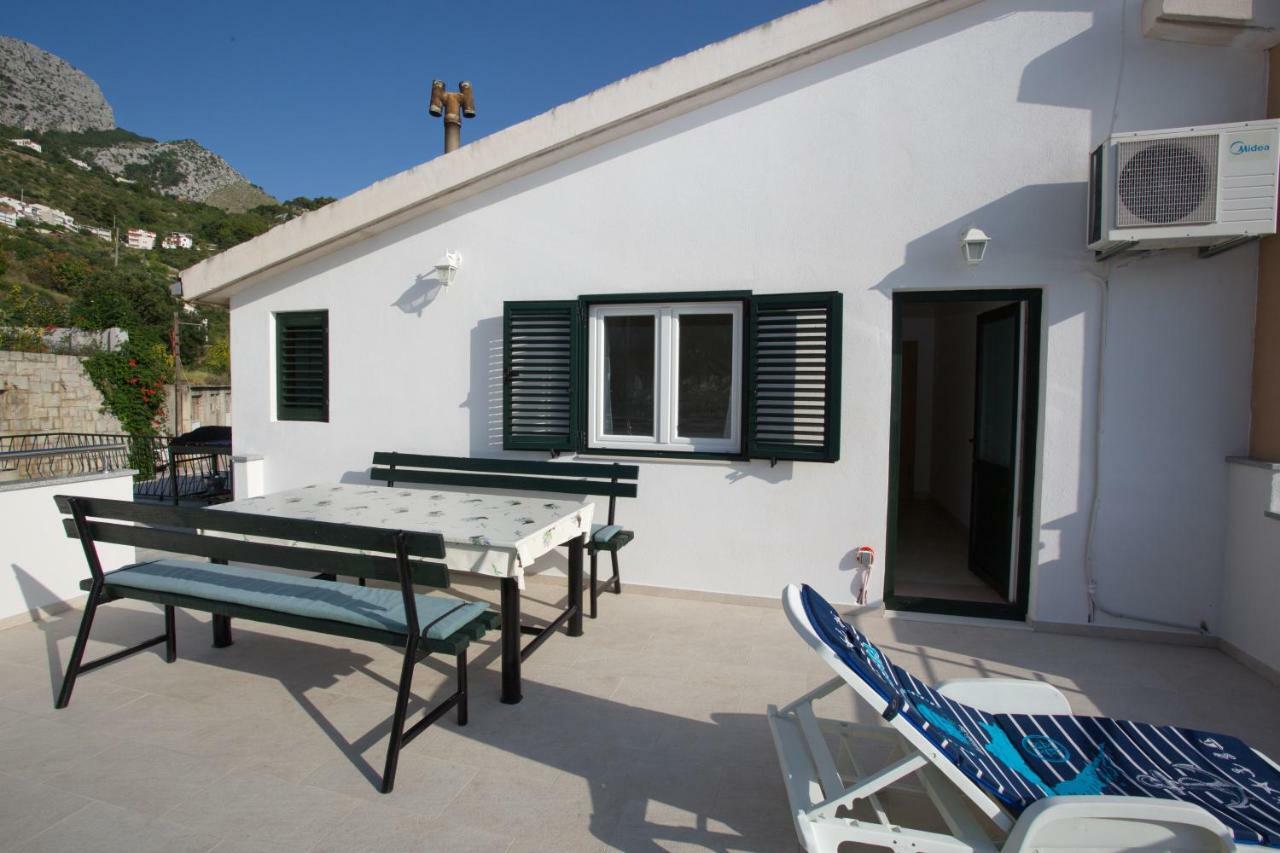 Apartment Lelas Омиш Экстерьер фото